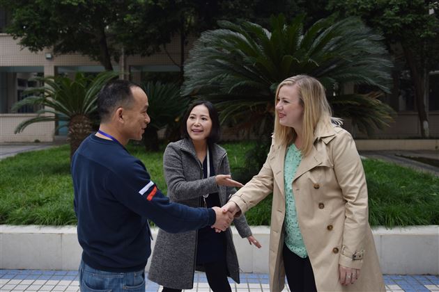 美国剑桥基督学校高中来我校交流访问