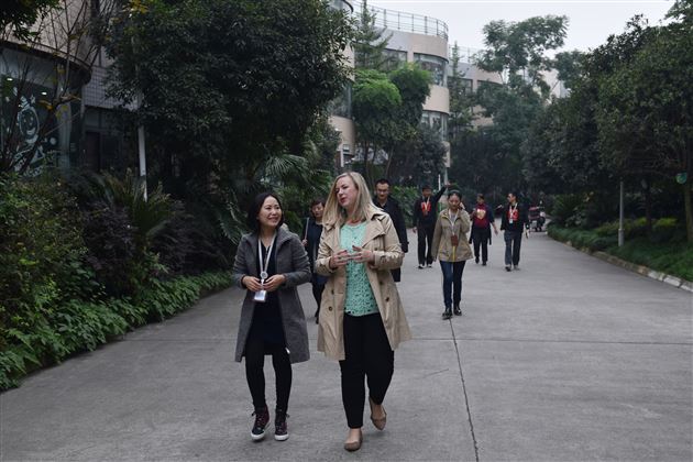 美国剑桥基督学校高中来我校交流访问