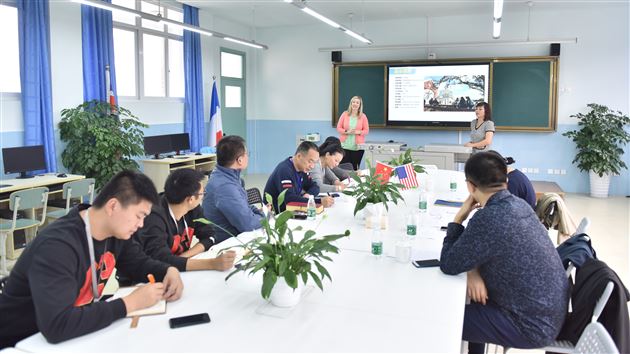 美国剑桥基督学校高中来我校交流访问