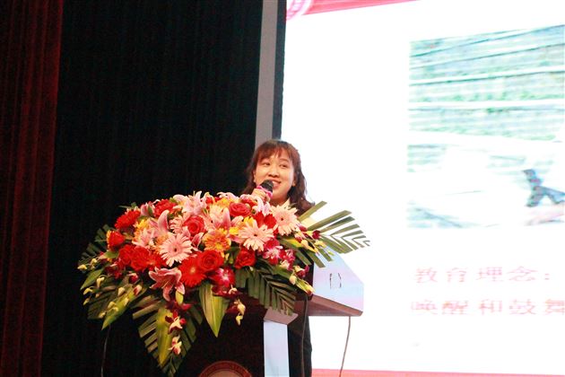 家校协作共育未来——高2018级家长会成功召开