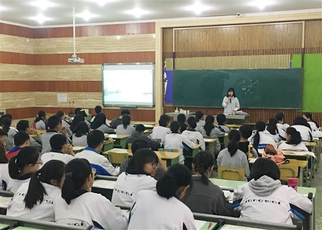 国学引领思辨写作——高中仁譞文学社、高中语文教研组举行国学讲座活动