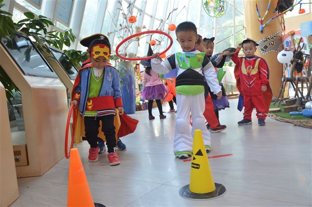 HalloweenCarnival实验幼儿园开展万圣节嘉年华活动