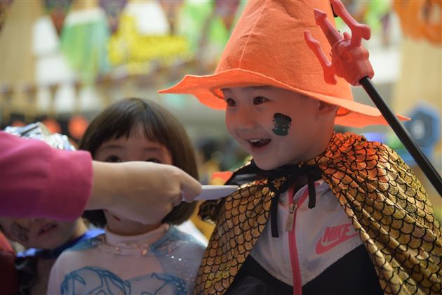 HalloweenCarnival实验幼儿园开展万圣节嘉年华活动