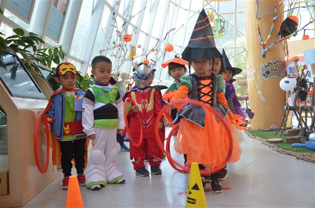HalloweenCarnival实验幼儿园开展万圣节嘉年华活动