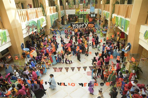 HalloweenCarnival实验幼儿园开展万圣节嘉年华活动