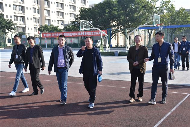 强体益智，足间竞技抒壮志尚德育人，绿荫挥汗塑风流——专家莅临我校开展四川省校园足球示范学校评审工作