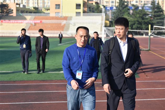 强体益智，足间竞技抒壮志尚德育人，绿荫挥汗塑风流——专家莅临我校开展四川省校园足球示范学校评审工作