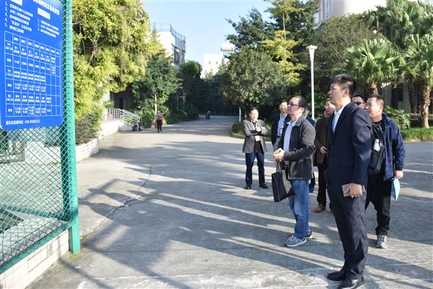 强体益智，足间竞技抒壮志尚德育人，绿荫挥汗塑风流——专家莅临我校开展四川省校园足球示范学校评审工作