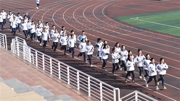 强体益智，足间竞技抒壮志尚德育人，绿荫挥汗塑风流——专家莅临我校开展四川省校园足球示范学校评审工作