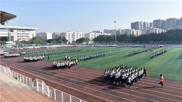 强体益智，足间竞技抒壮志尚德育人，绿荫挥汗塑风流——专家莅临我校开展四川省校园足球示范学校评审工作