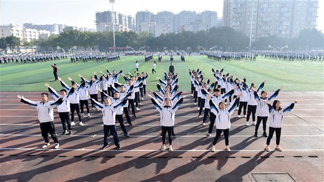 强体益智，足间竞技抒壮志尚德育人，绿荫挥汗塑风流——专家莅临我校开展四川省校园足球示范学校评审工作