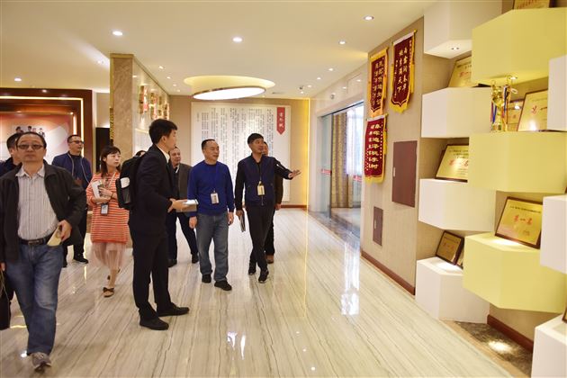 强体益智，足间竞技抒壮志尚德育人，绿荫挥汗塑风流——专家莅临我校开展四川省校园足球示范学校评审工作