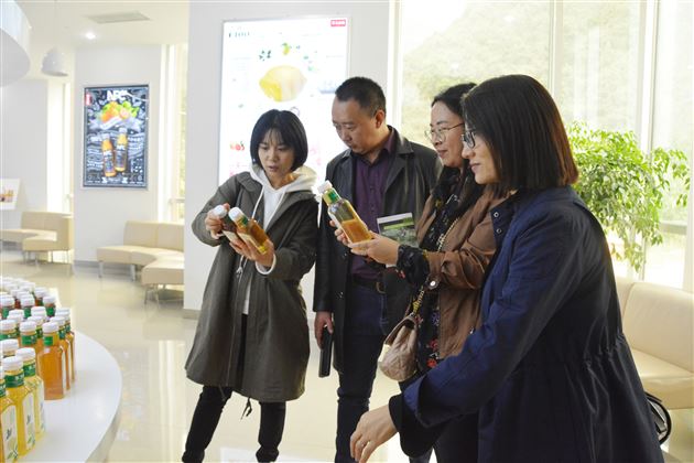 探寻企业文化加强学科衔接——记初高中政治联合教研活动