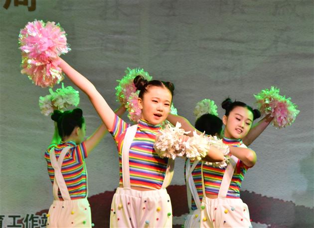 棠外啦啦操队受邀参加双流区全民终身学习活动周启动仪式演出