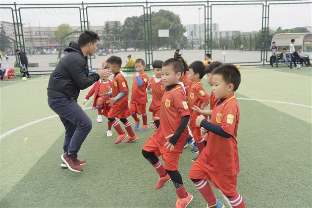 棠外实验幼儿园足球队再夺桂冠