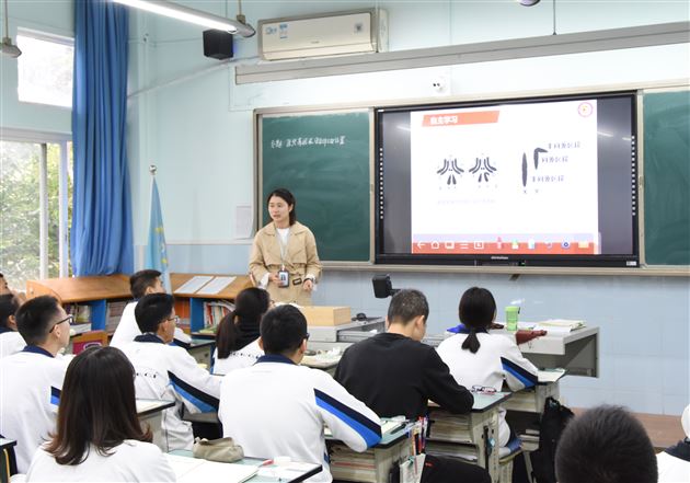 高中生物组举行“教坛新秀”校内大比武课例研讨活动