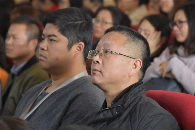 学习劳模精神争创一流业绩——记初中部教职工大会