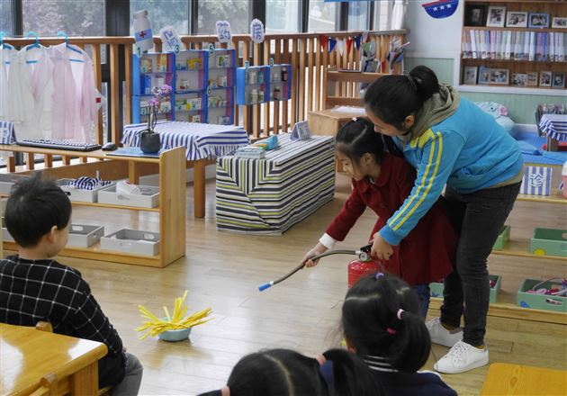 关注消防关爱生命——棠外实验幼儿园开展消防疏散演练
