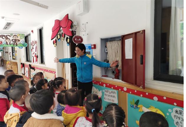 关注消防关爱生命——棠外实验幼儿园开展消防疏散演练