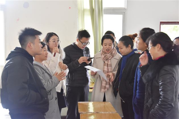 游戏助力现场解惑——记初2017级举行班主任培训活动