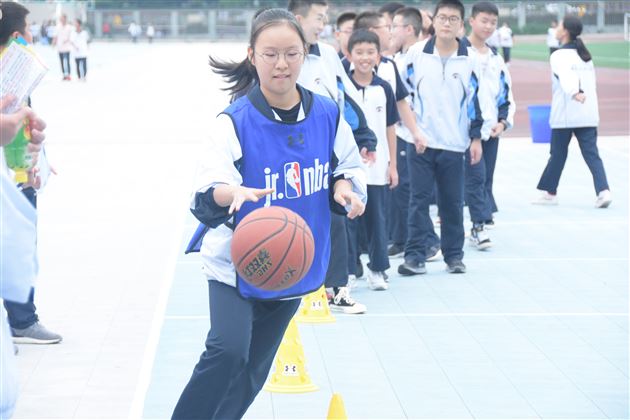 彰显青春活力展我球场风采——我校初中部“篮球技巧大赛”圆满结束