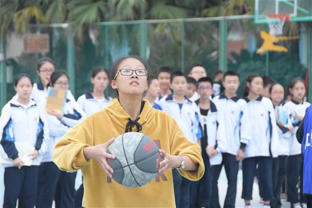 彰显青春活力展我球场风采——我校初中部“篮球技巧大赛”圆满结束