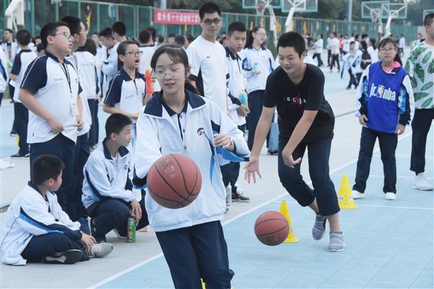 彰显青春活力展我球场风采——我校初中部“篮球技巧大赛”圆满结束