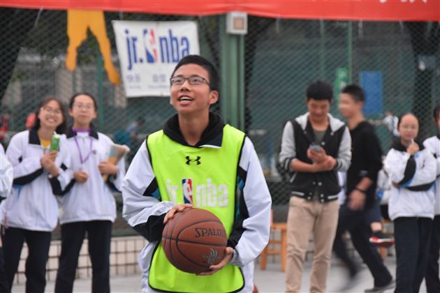 彰显青春活力展我球场风采——我校初中部“篮球技巧大赛”圆满结束