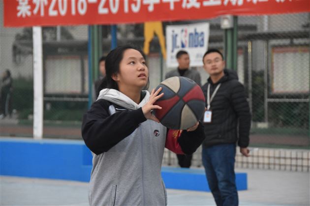 彰显青春活力展我球场风采——我校初中部“篮球技巧大赛”圆满结束