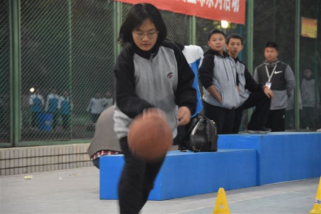 彰显青春活力展我球场风采——我校初中部“篮球技巧大赛”圆满结束