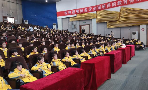 神奇的飞机——记棠外附小一年级家长义工课堂