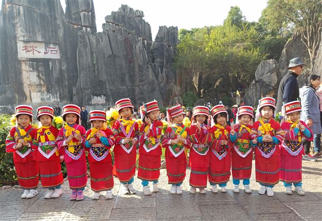 实验幼儿园小蜜蜂啦啦操队勇夺全国啦啦操联赛一等奖