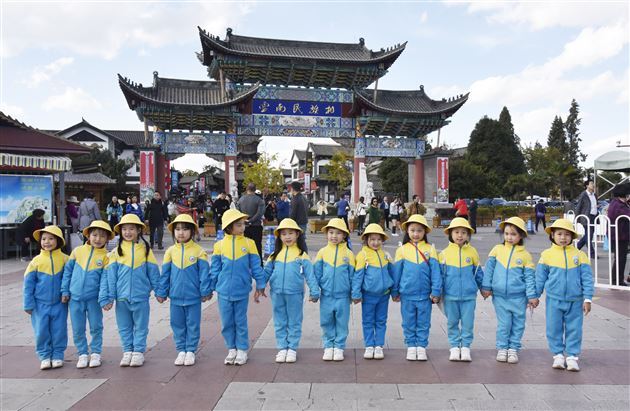 实验幼儿园小蜜蜂啦啦操队勇夺全国啦啦操联赛一等奖