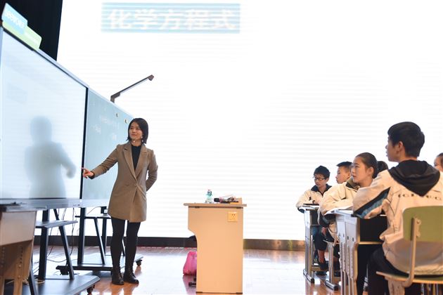 2018年四川省初中化学优质课展评活动在棠外成功举行