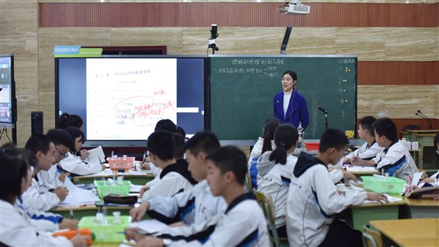 2018年四川省初中化学优质课展评活动在棠外成功举行