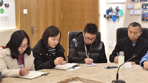 学习劳模精神争创一流业绩——中共成都棠湖外国语学校第四支部委员会开展“学习劳模精神争创一流业绩”活动