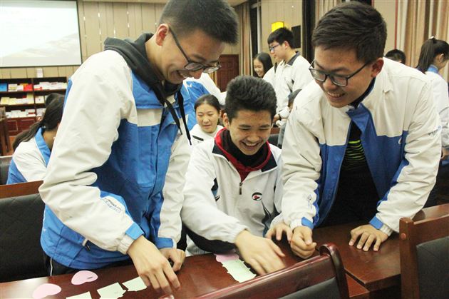 智慧选择点亮未来——初三年级生涯规划系列活动