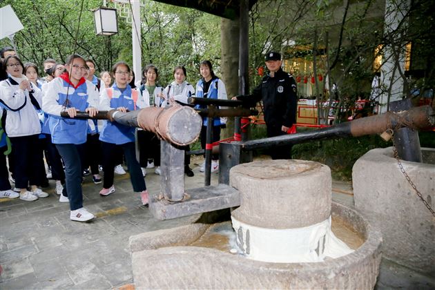 品川香美味悟人生滋味——记初2016级开展社会实践活动