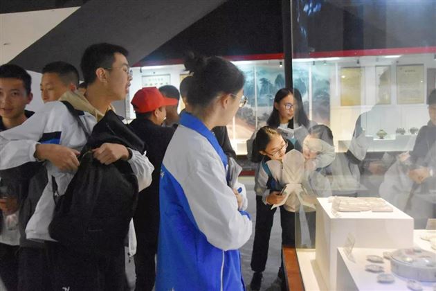 品川香美味悟人生滋味——记初2016级开展社会实践活动