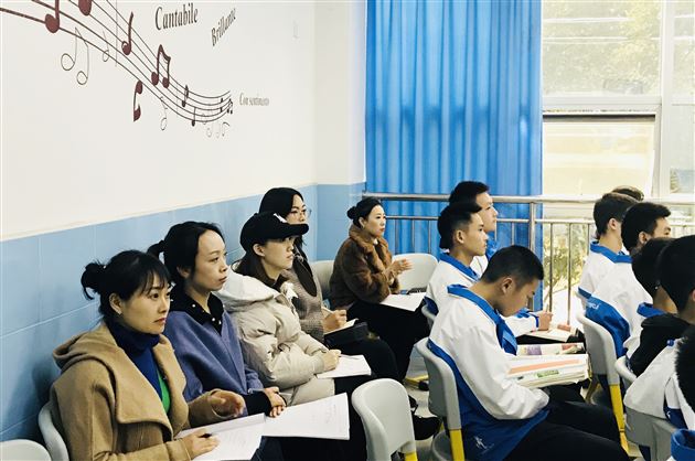 广东连山县研修班成员与巴中棠湖外国语音乐教师来我校进行学术交流
