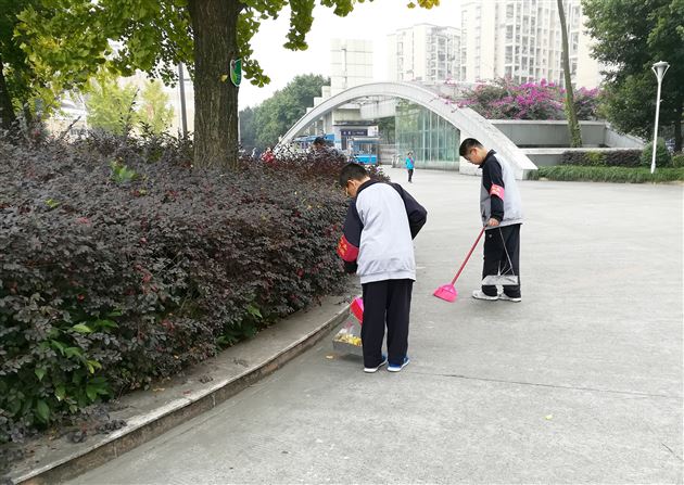 守护这片净土——记初2018级11班校内社会实践活动