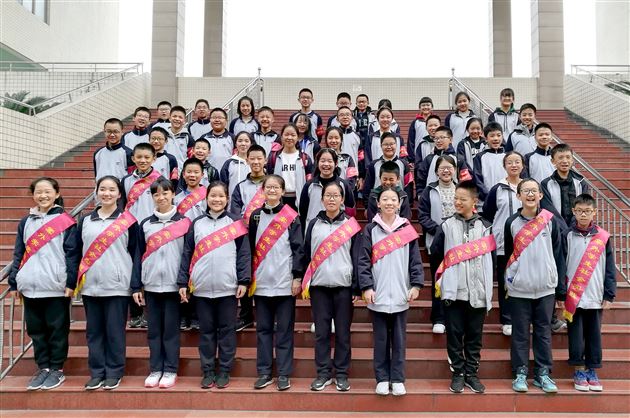 守护这片净土——记初2018级11班校内社会实践活动