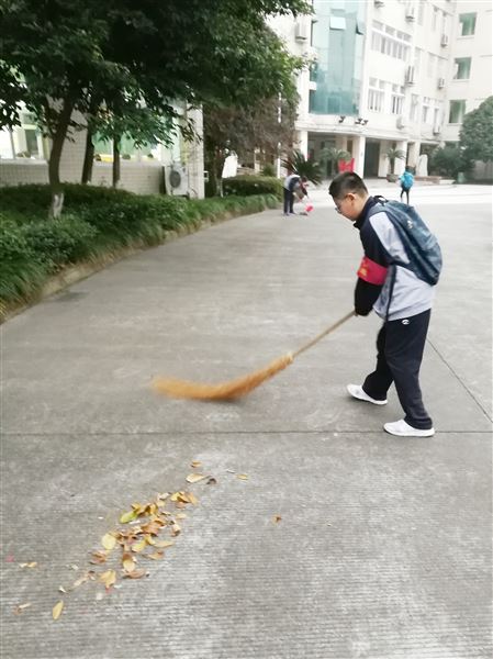 守护这片净土——记初2018级11班校内社会实践活动