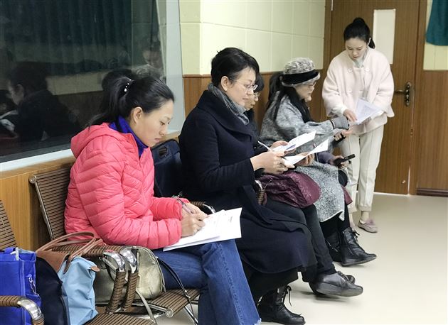 三尺讲台展功夫交流研讨促提升——巴中棠湖外国语学校音、体、美教师来我校参观交流