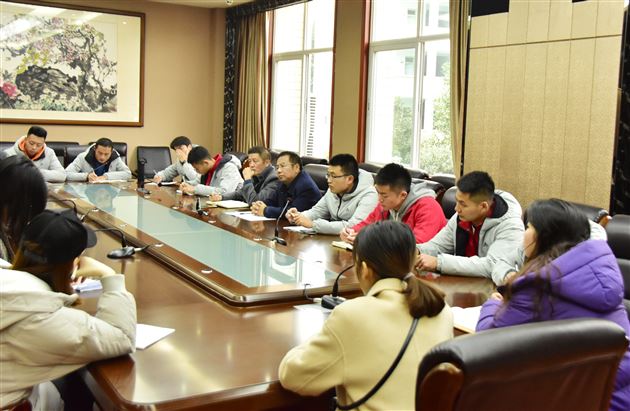 三尺讲台展功夫交流研讨促提升——巴中棠湖外国语学校音、体、美教师来我校参观交流