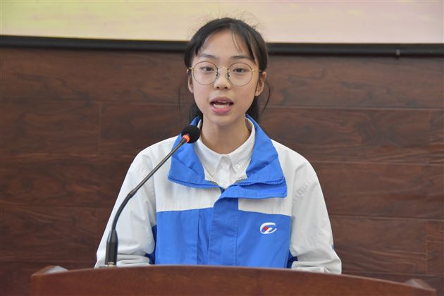 我用望远镜找的不是对手，是榜样——记初2017级“榜样的力量”演讲比赛