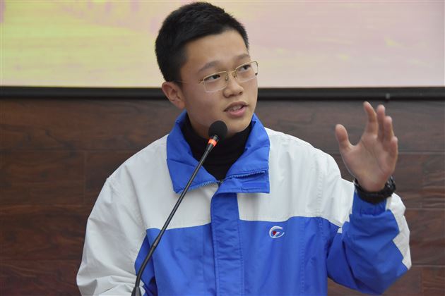 我用望远镜找的不是对手，是榜样——记初2017级“榜样的力量”演讲比赛