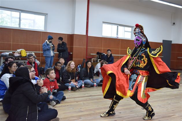 以中文为媒  通友谊之桥——记美国孔子学院校友走进棠外