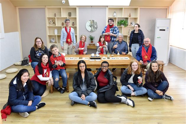 以中文为媒  通友谊之桥——记美国孔子学院校友走进棠外