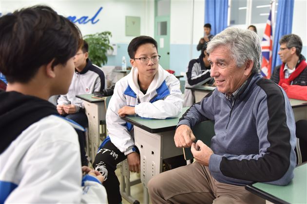 以中文为媒  通友谊之桥——记美国孔子学院校友走进棠外